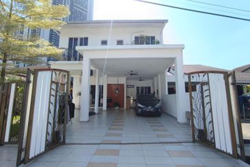 RENOVATED DOUBLE STOREY SEMI D (WHITE HOUSE) - AU2 KERAMAT