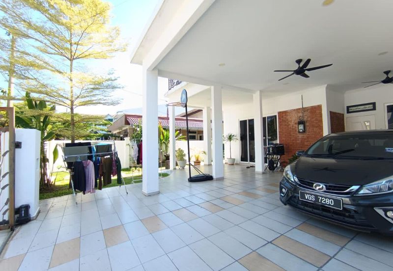 RENOVATED DOUBLE STOREY SEMI D (WHITE HOUSE) - AU2 KERAMAT