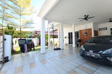 RENOVATED DOUBLE STOREY SEMI D (WHITE HOUSE) - AU2 KERAMAT