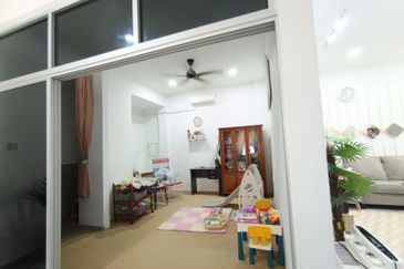 RENOVATED DOUBLE STOREY SEMI D (WHITE HOUSE) - AU2 KERAMAT