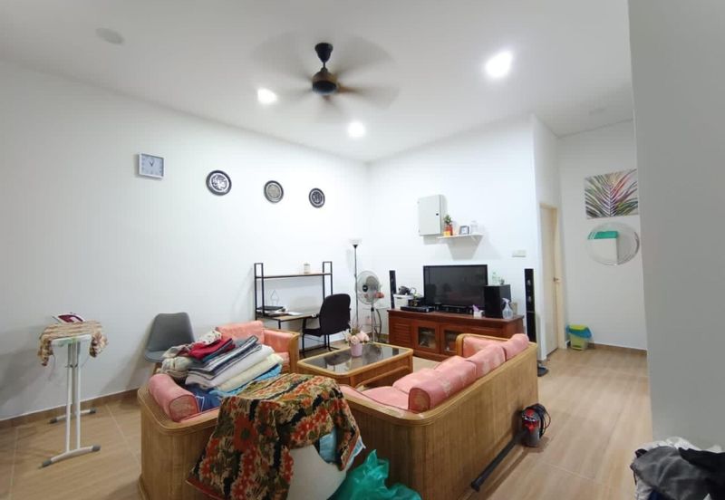 RENOVATED DOUBLE STOREY SEMI D (WHITE HOUSE) - AU2 KERAMAT