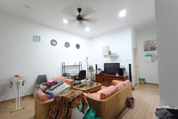 RENOVATED DOUBLE STOREY SEMI D (WHITE HOUSE) - AU2 KERAMAT