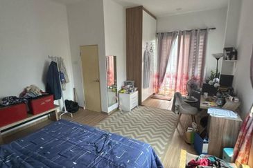 RENOVATED DOUBLE STOREY SEMI D (WHITE HOUSE) - AU2 KERAMAT