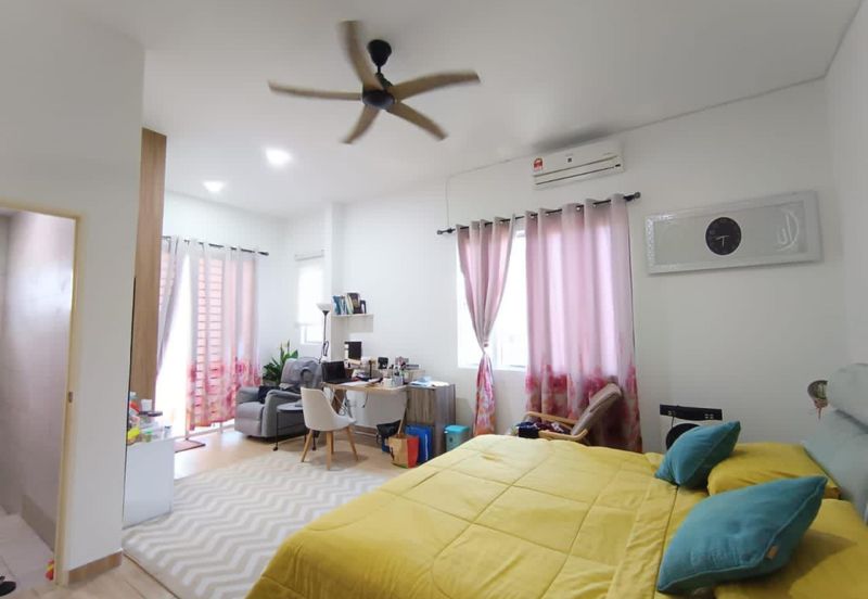 RENOVATED DOUBLE STOREY SEMI D (WHITE HOUSE) - AU2 KERAMAT