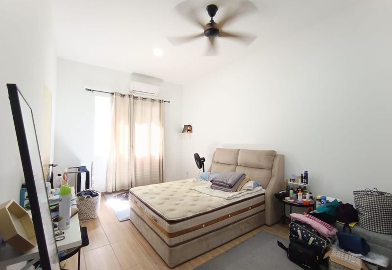 RENOVATED DOUBLE STOREY SEMI D (WHITE HOUSE) - AU2 KERAMAT