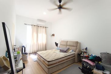 RENOVATED DOUBLE STOREY SEMI D (WHITE HOUSE) - AU2 KERAMAT