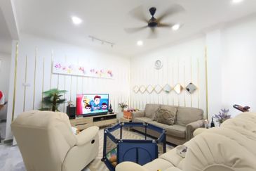 RENOVATED DOUBLE STOREY SEMI D (WHITE HOUSE) - AU2 KERAMAT