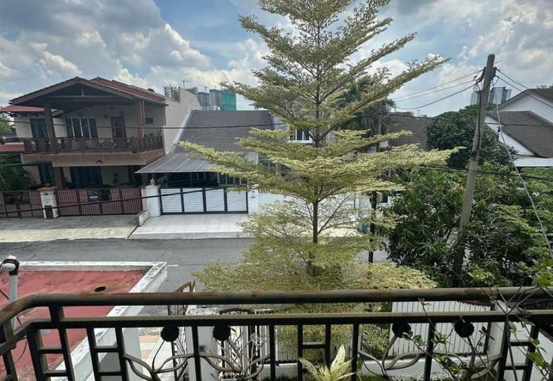 RENOVATED DOUBLE STOREY SEMI D (WHITE HOUSE) - AU2 KERAMAT