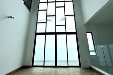 Newly Refurbish 3 Storey Zero Lot Bungalow at Quas Residence , Kajang