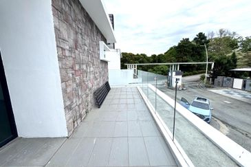 Newly Refurbish 3 Storey Zero Lot Bungalow at Quas Residence , Kajang