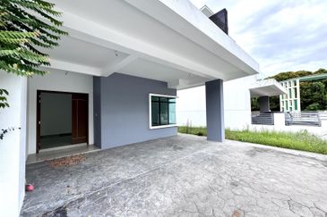 Newly Refurbish 3 Storey Zero Lot Bungalow at Quas Residence , Kajang