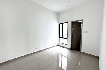 Newly Refurbish 3 Storey Zero Lot Bungalow at Quas Residence , Kajang