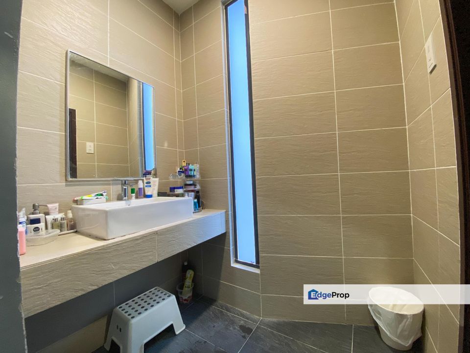 RENOVATED END LOT 2 STOREY SUPERLINK AT LAMAN GLENMARIE, Selangor, Glenmarie