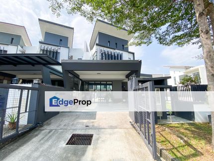 RENOVATED END LOT 2 STOREY SUPERLINK AT LAMAN GLENMARIE, Selangor, Glenmarie