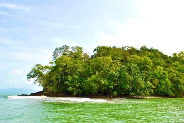 Private Island Pulau Jemuruk Ayer Hangat Langkawi
