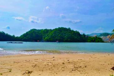 Private Island Pulau Jemuruk Ayer Hangat Langkawi