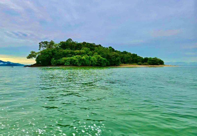 Private Island Pulau Jemuruk Ayer Hangat Langkawi