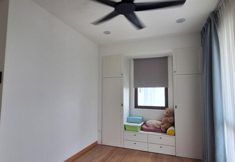 Lake Point Residence