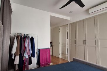 Lake Point Residence