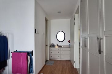 Lake Point Residence