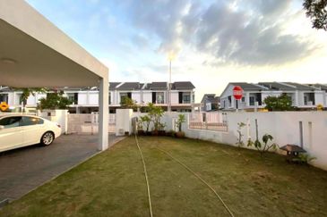 NILAI IMPIAN (LAMAN DELFINA)