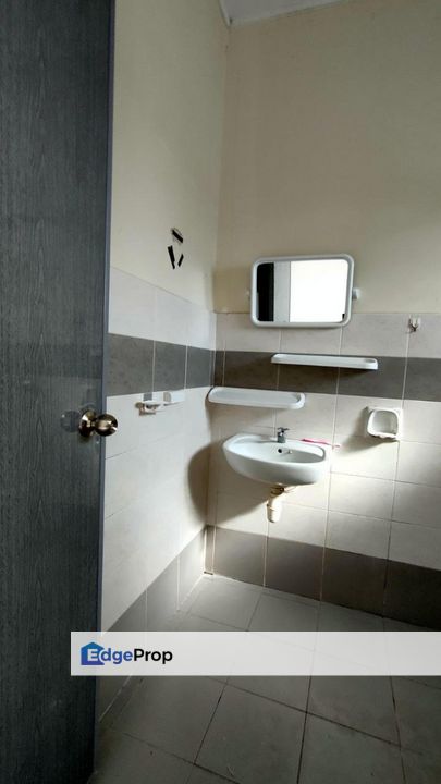 Taman Lesteri Bandar Baru Enstek Nilai Double Storey Terrace, Negeri Sembilan, Labu