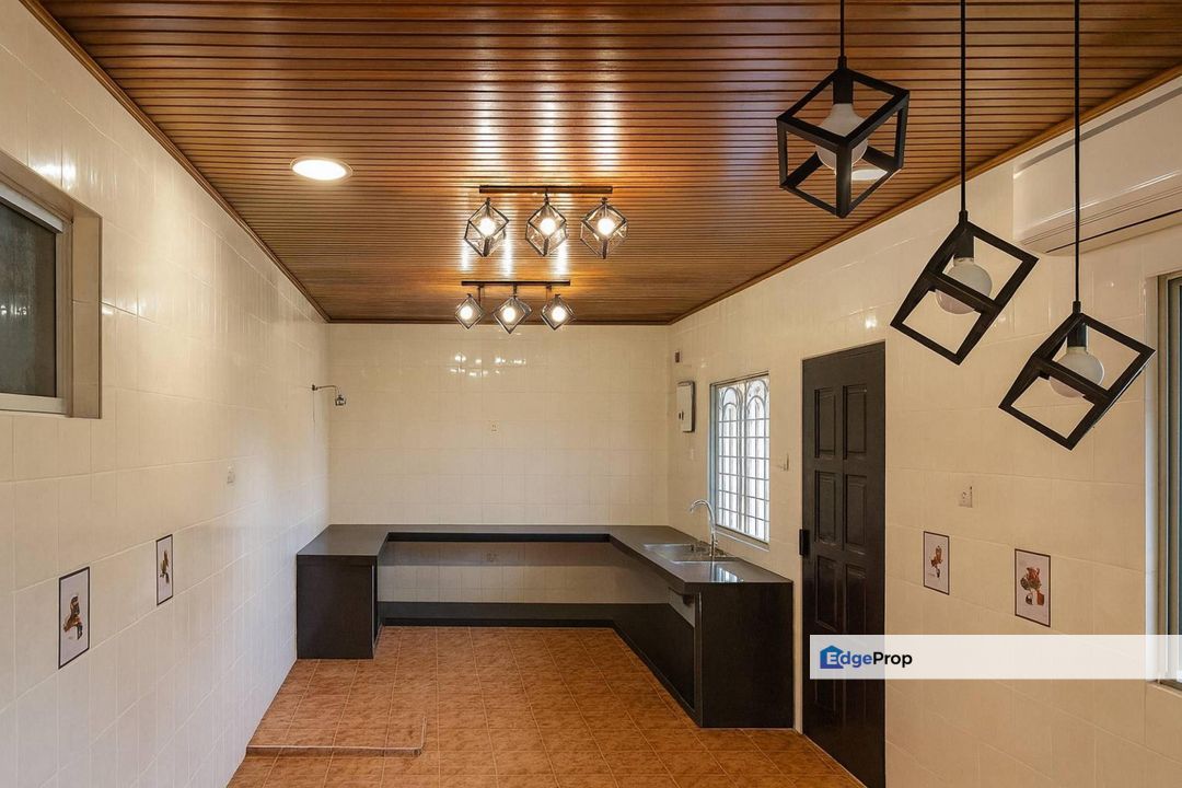 Taman Bukit Mewah Corner Lot Bungalow, Selangor, Kajang