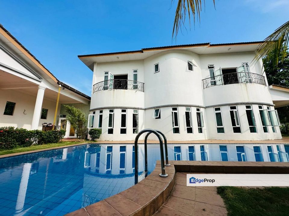 BUNGALOW WITH SWIMMING POOL, BANDAR BUKIT MAHKOTA KAJANG, Selangor, Bangi