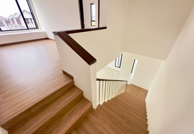 Setia Warisan Tropika (Belladonna)