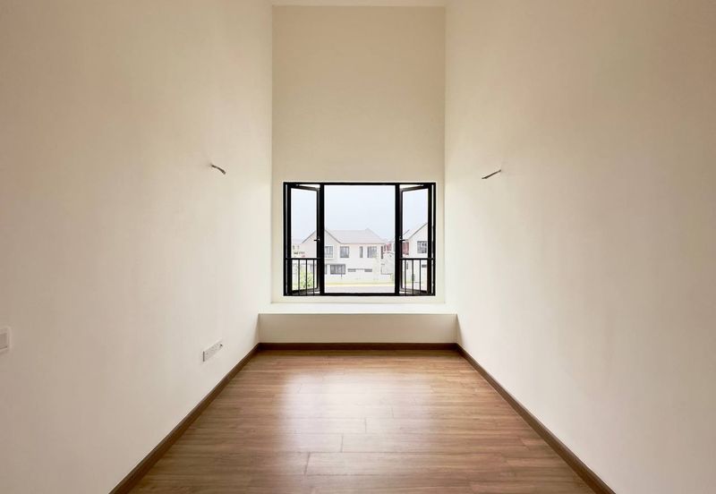 Setia Warisan Tropika (Belladonna)