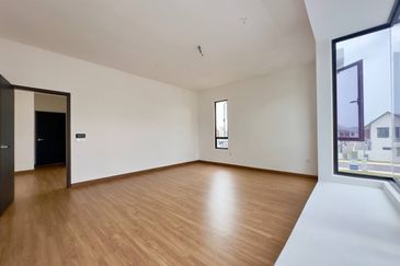 Setia Warisan Tropika (Belladonna)