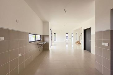 Setia Warisan Tropika (Belladonna)