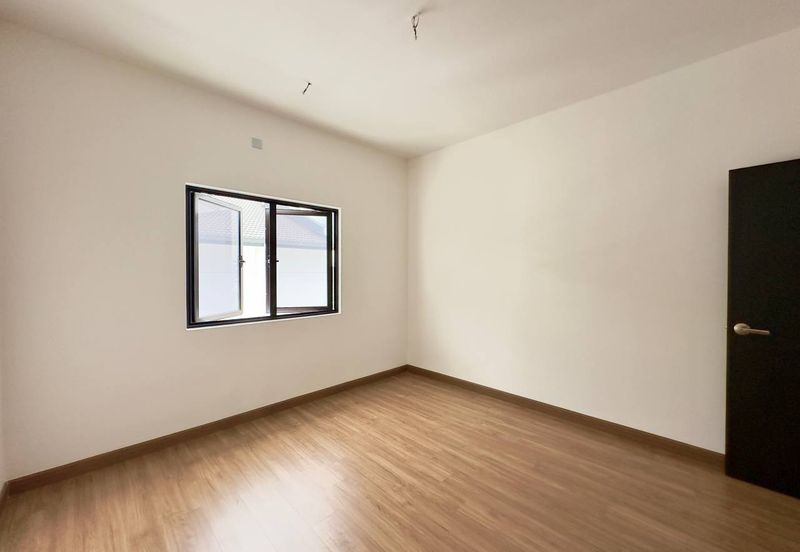 Setia Warisan Tropika (Belladonna)