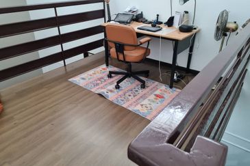 [FREEHOLD] RENOVATED 2.5 Storey Terrace 22' x 75' Taman Puncak Saujana, Kajang