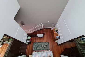 [FREEHOLD] RENOVATED 2.5 Storey Terrace 22' x 75' Taman Puncak Saujana, Kajang