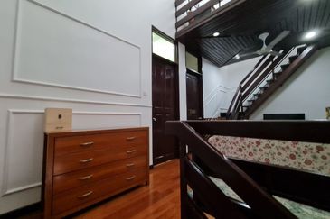[FREEHOLD] RENOVATED 2.5 Storey Terrace 22' x 75' Taman Puncak Saujana, Kajang