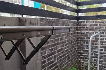 [FREEHOLD] RENOVATED 2.5 Storey Terrace 22' x 75' Taman Puncak Saujana, Kajang