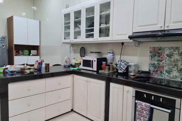 [FREEHOLD] RENOVATED 2.5 Storey Terrace 22' x 75' Taman Puncak Saujana, Kajang