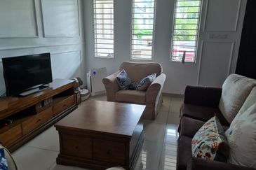 [FREEHOLD] RENOVATED 2.5 Storey Terrace 22' x 75' Taman Puncak Saujana, Kajang