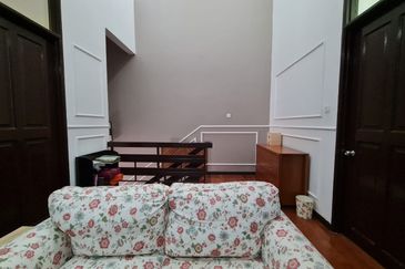[FREEHOLD] RENOVATED 2.5 Storey Terrace 22' x 75' Taman Puncak Saujana, Kajang