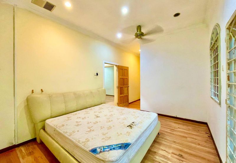 Jalan Suasana, Bandar Tun Hussein Onn