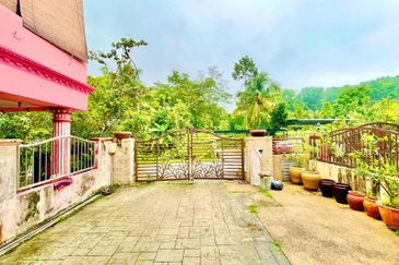 Jalan Suasana, Bandar Tun Hussein Onn