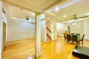 Jalan Suasana, Bandar Tun Hussein Onn