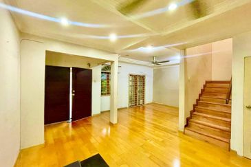 Jalan Suasana, Bandar Tun Hussein Onn