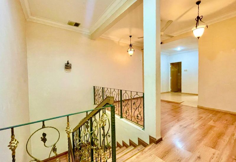 Jalan Suasana, Bandar Tun Hussein Onn