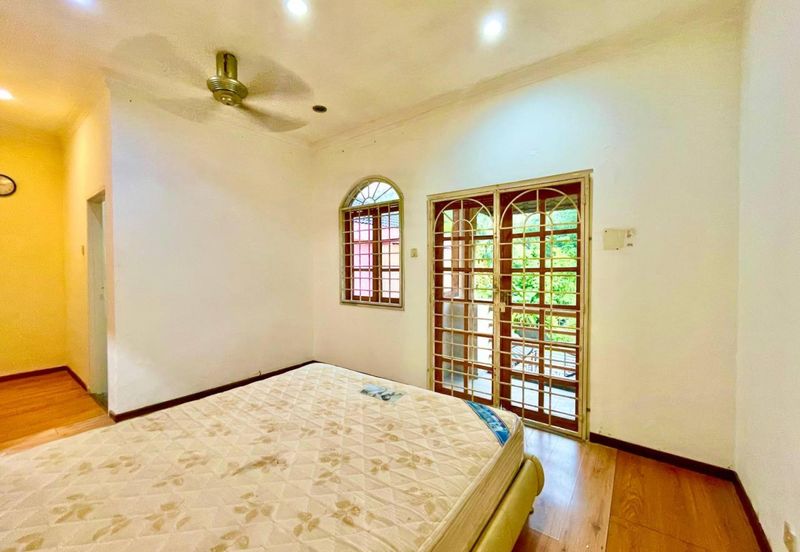 Jalan Suasana, Bandar Tun Hussein Onn