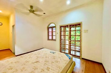 Jalan Suasana, Bandar Tun Hussein Onn