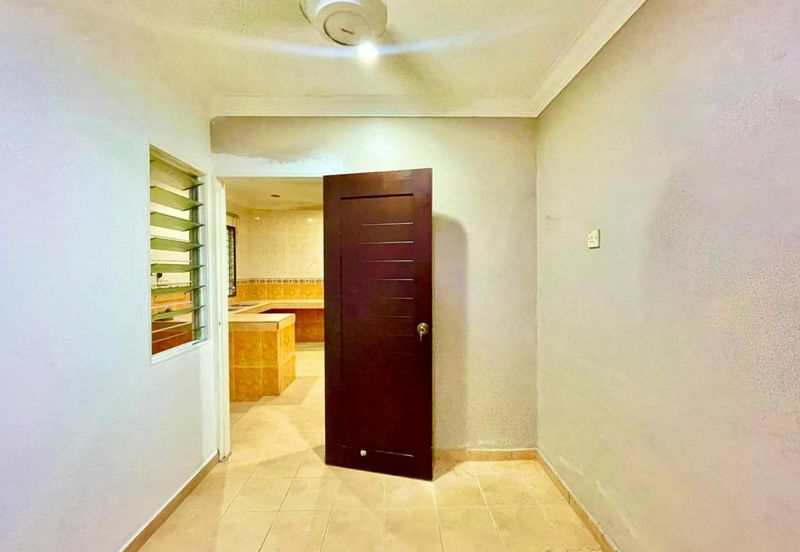 Jalan Suasana, Bandar Tun Hussein Onn