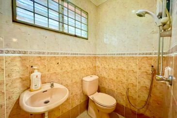 Jalan Suasana, Bandar Tun Hussein Onn