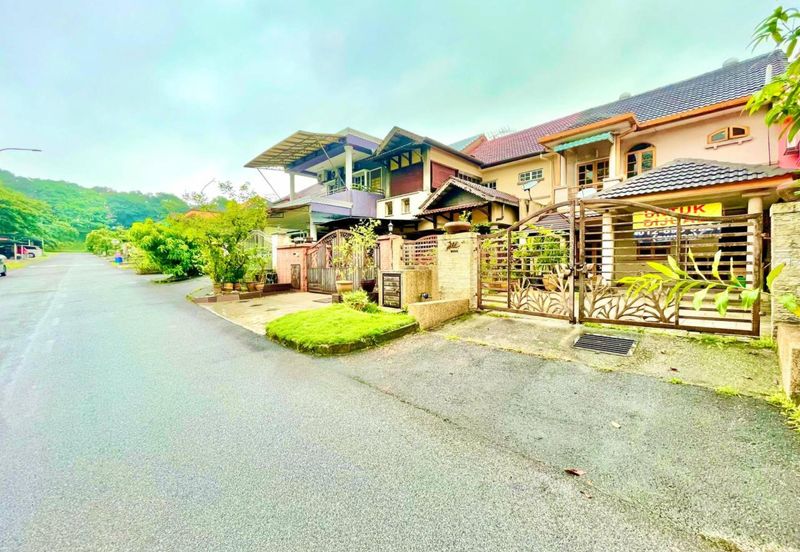 Jalan Suasana, Bandar Tun Hussein Onn